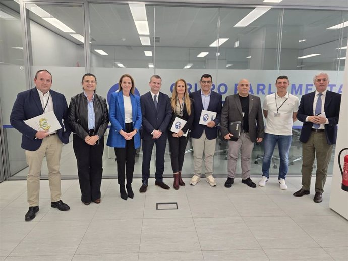 Miembros del PP de Canarias en un encuentro con diferentes asociaciones profesionales de la Guardia Civil