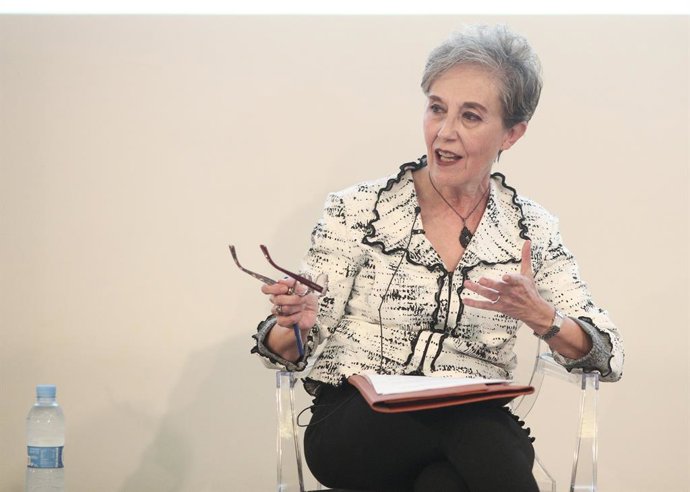 Archivo - La directora del Centro Nacional de Inteligencia (CNI), Paz Esteban, interviene durante la inauguración del XXXII Seminario Internacional de Seguridad y Defensa bajo el lema 'Amenazas desde el ciberespacio', en la Fundación Diario Madrid, en Mad