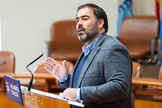 El portavoz del PPdeG en el Parlamento gallego, Alberto Pazos Couñago, en rueda de prensa
