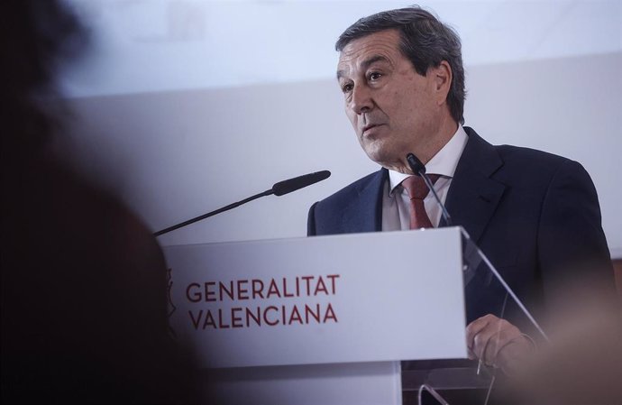 Archivo - El conseller de Sanidad de la Generalitat Valenciana, Marciano Gómez, 