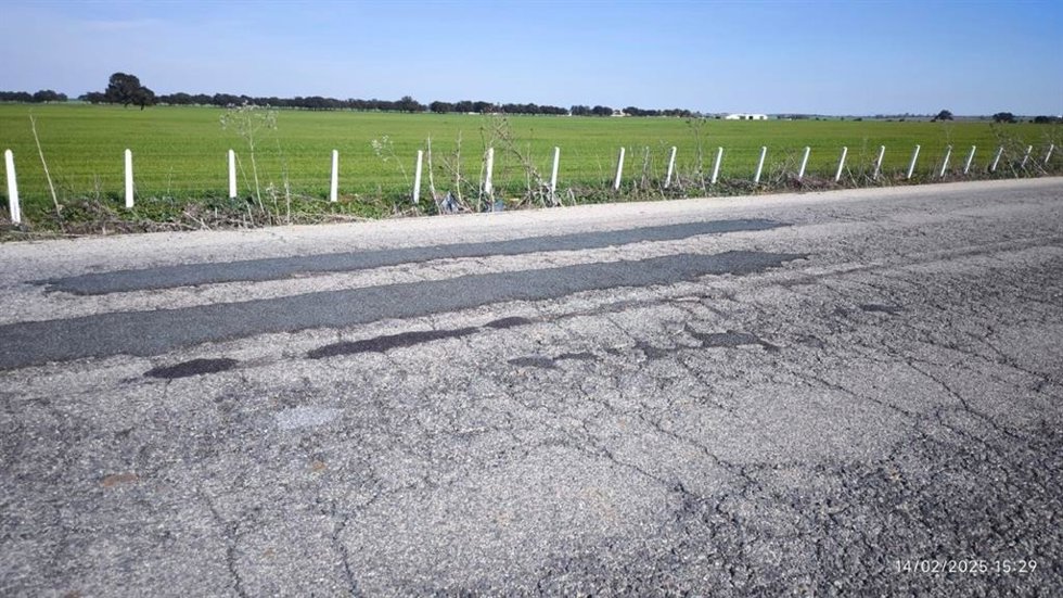 Municipios de la Sierra Sur trasladan a la Junta la "necesidad urgente" del arreglo de la A-375 y A-360.