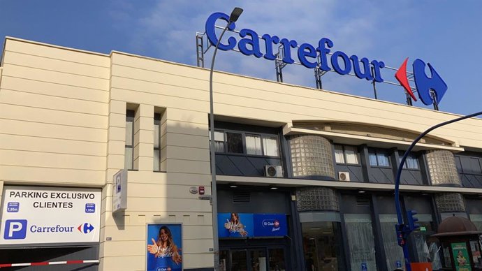 Archivo - Arxiu - Imatge d'arxiu d'un hipermercat Carrefour