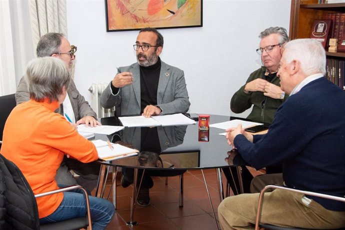 El presidente de la Diputación de Cáceres, Miguel Ángel Morales, durante la reunión con representantes del Movimiento Social Ciudadano-MSU Norte de Extremadura.