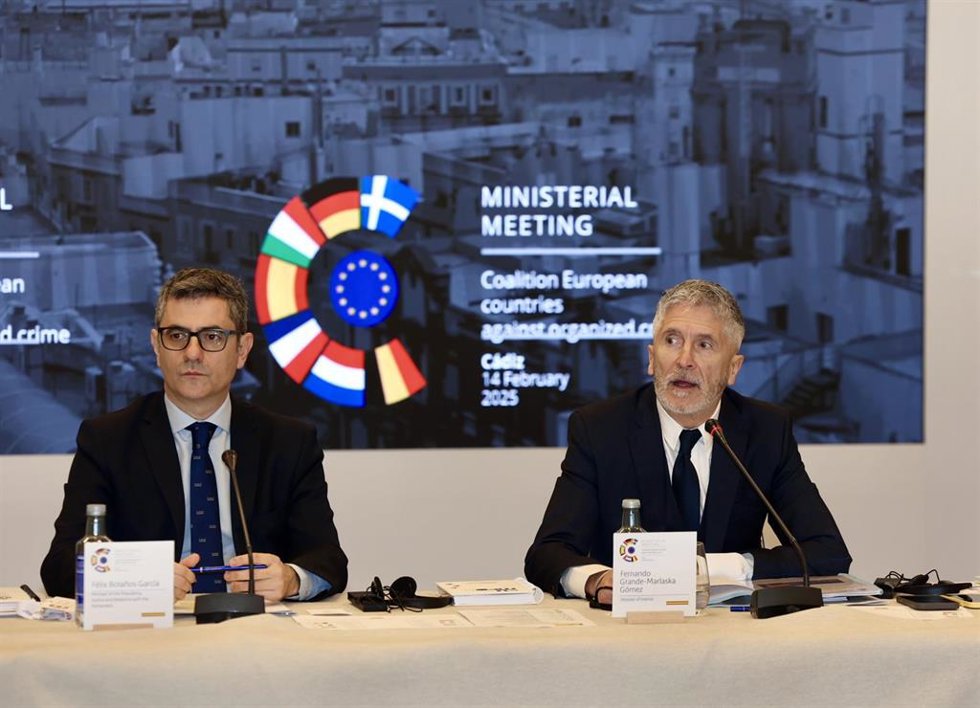 Los ministros de la Presidencia, Justicia y Relaciones con las Cortes, Félix Bolaños (i), y del Interior, Fernando Grande-Marlaska (d) durante la IV Reunión Ministerial la Coalición de Países Europeos contra el Crimen Organizado.