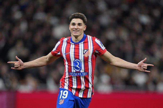 El delantero argentino del Atlético de Madrid, Julián Álvarez, celebra un gol.