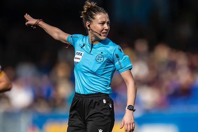 La RFEF se suma al Día Internacional contra la LGTBIfobia en el Deporte a través de sus árbitras.