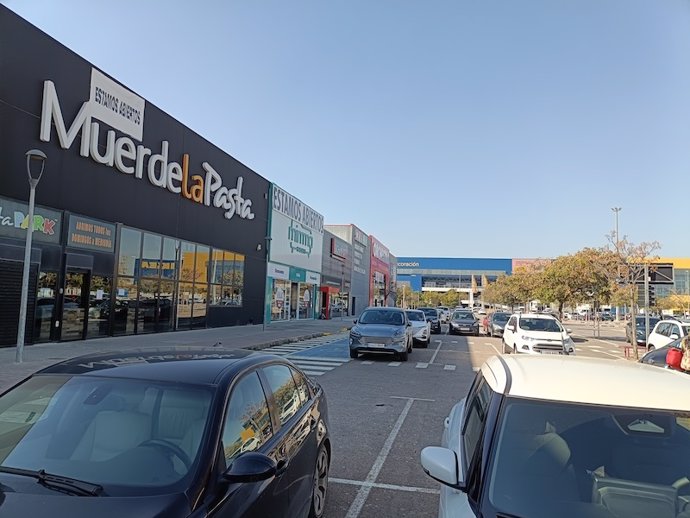 El Parc Comercial 'Alfafar Parc' avança "amb pas ferm cap a la normalitat" després dels devastadors efectes de la dana del passat 29 d'octubre.