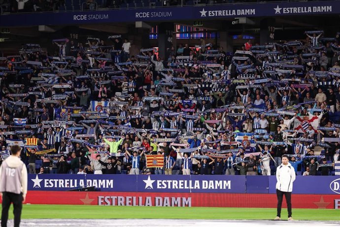 Archivo - Supporters of RCD Espanyol are seen during the Spanish league, La Liga EA Sports, football match played between RCD Espanyol and Sevilla FC at RCDE Stadium on October 25, 2024 in Barcelona, Spain.