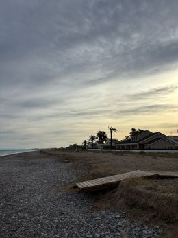 Vecinos de las playas de Sagunt denuncian que "no ha llegado la aprobación de DIA" en la fecha prometida