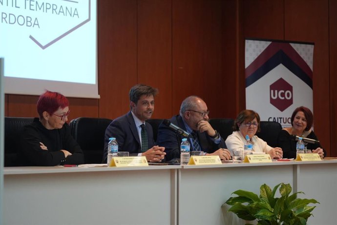 Autoridades en la celebración del 15 aniversario del Centro de Atención Infantil Temprana de la UCO.