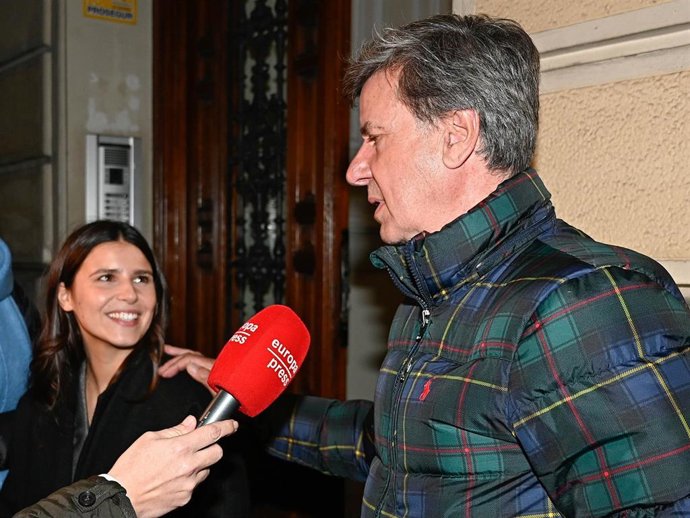 Tana Rivera salen de la presentación de su colección en colaboración con la firma E.R.A.X, junto a su tío, Cayetano Martñinez de Irujo a 14 de febrero de 2025, en Madrid (España).