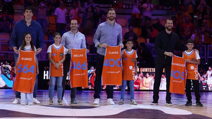 El 'Quinteto de leyenda' Chacho, Bellas, Rudy, Suárez y Claver, homenajeado en la Copa de Las Palmas