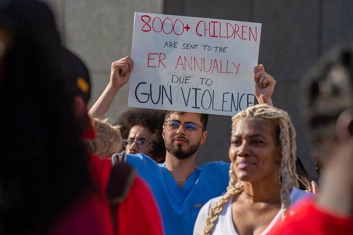 Archivo - April 19, 2023:, Kansas City,  Missouri, USA: Community members gathered to attended a rally for Ralph Yarl in front of the Charles E. Whittaker U.S. Courthouse on Tuesday. Demonstrators rallied to honor Yarl, the 16-year-old who mistakenly went