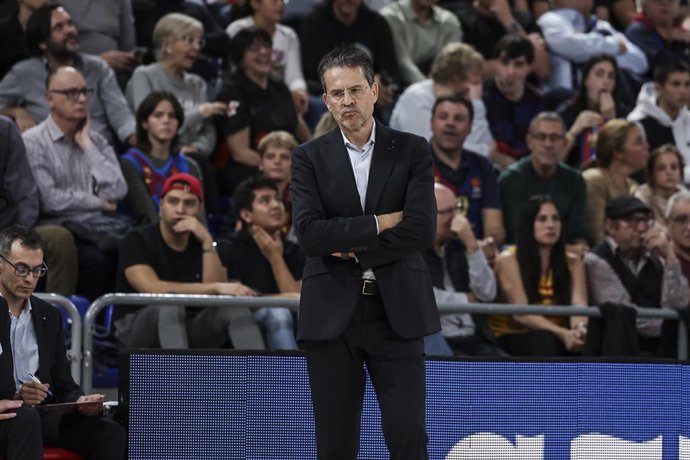 Archivo - Pedro Martínez, entrenador del Valencia Basket.