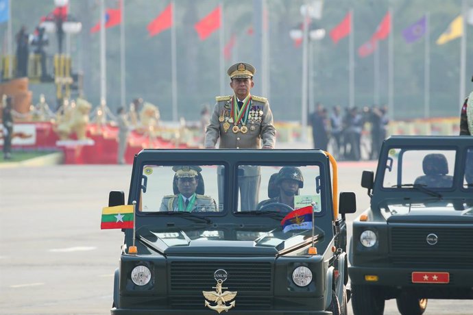 Archivo - NAY PYI TAW, March 27, 2023  -- Commander-in-Chief of Defence Services Senior General Min Aung Hlaing attends a military parade to mark the 78th Armed Forces Day in Nay Pyi Taw, Myanmar, March 27, 2023. Myanmar celebrated its 78th Armed Forces D