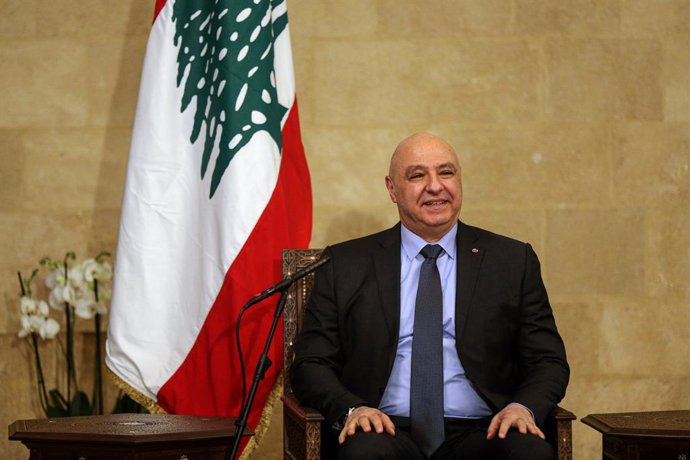 Archivo - January 10, 2025, Baabda, Baabda, Lebanon: Lebanese President Joseph Aoun flashes a smile during his meeting with his Cypriot counterpart Nikos Christodoulides  at Baabda presidential palace southeast of Beirut. Christodoulides is the first fore