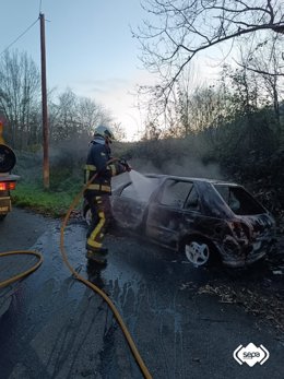 Coche incendiado