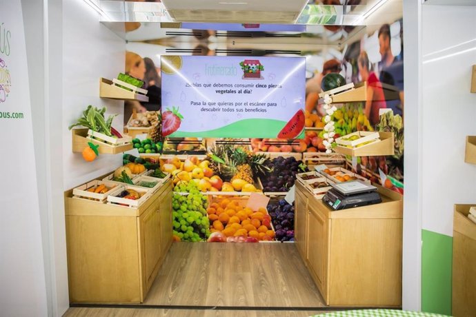 Más de 2.000 escolares participan en las actividades educativas del 'Frutibús' de la Junta de Andalucía.