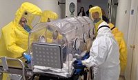 Los profesionales sanitarios entrenan para optimizar el traslado de pacientes con infecciones de alto riesgo biológico