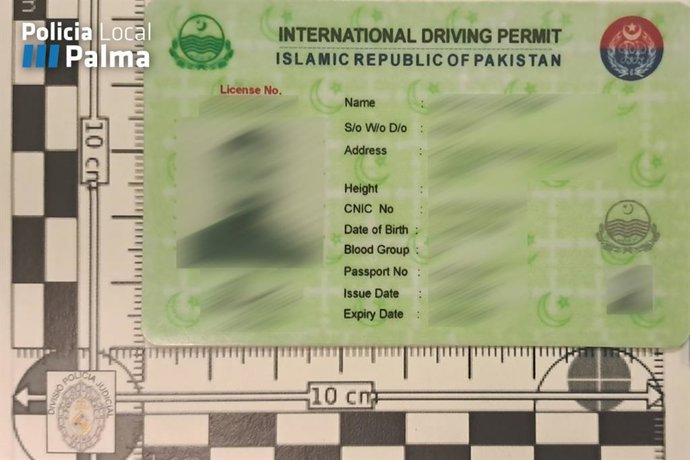 Permiso de conducir internacional de Pakistán falso