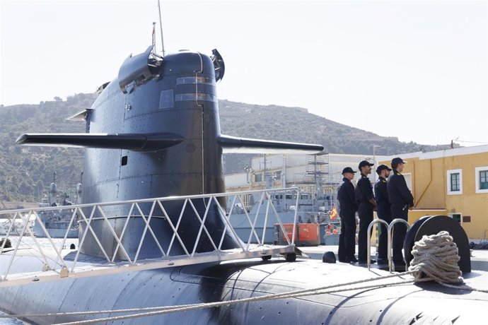 Parte de la dotacion del submarino S-81 'Isaac Peral'.