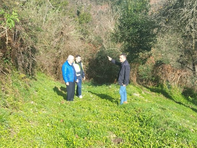 El alcalde de Corvera, Iván Fernández, a la derecha