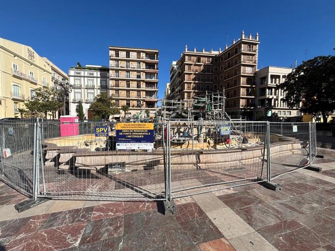 El Ayuntamiento inicia la restauración del emblemático Monumento al río Túria de la plaza de la Mare de Déu