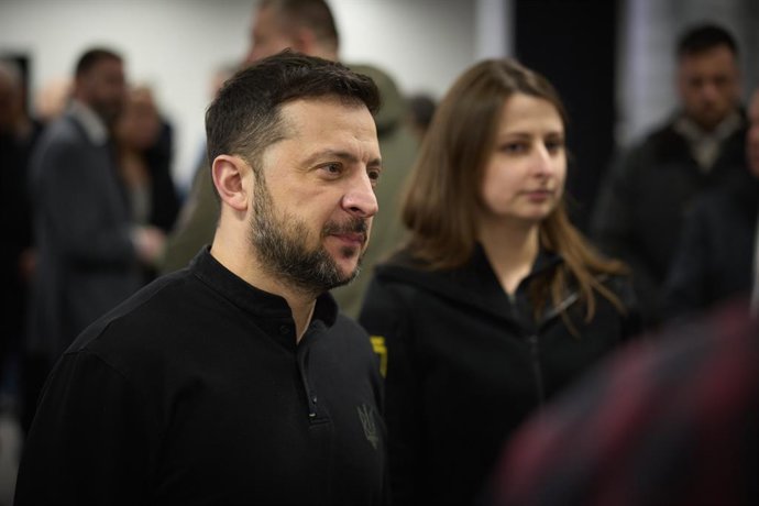 16 de janeiro de 2025: VÍDEO DISPONÍVEL: ENTRE EM CONTATO COM INFO@COVERMG.COM PARA RECEBER**...O líder trabalhista Sir Keir Starmer visitou Kiev no dia 16 de janeiro, onde se juntou ao presidente ucraniano Volodymyr Zelensky para observar a apresentação 