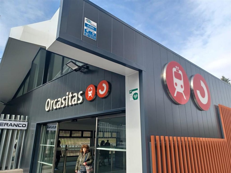 Archivo - La estación de Orcasitas de la línea C-5 de Cercanías Madrid, el 15 de noviembre de 2024. 