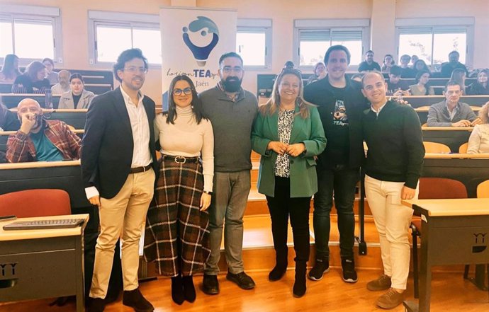 Ángela Hidalgo participa en la inauguración de la jornada 'Aliados tecnológicos para una atención más humana', sobre el Asperger