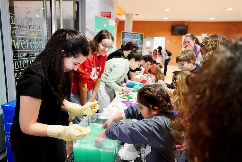 Más de 400 participantes en talleres y espectáculo de celebración Día Internacional de la Mujer y la Niña en la Ciencia