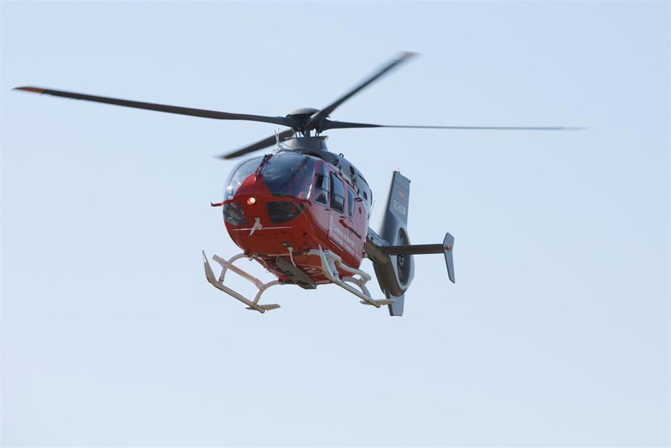 Archivo - Un helicóptero de los servicios de emergencia de Navarra.
