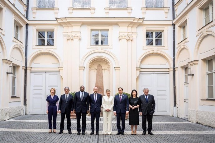 Ministros de Exteriores del G7 más el ministro de Exteriores de Ucrania, durante la Conferencia de Seguridad de Múnich