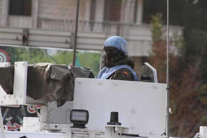 Archivo - KHIAM, Dec. 13, 2024  -- A soldier of the United Nations Interim Force in Lebanon (UNIFIL) is seen during his advance to Khiam, Lebanon, Dec. 12, 2024. The Lebanese army, in coordination with UNIFIL peacekeepers, expanded its deployment in the s