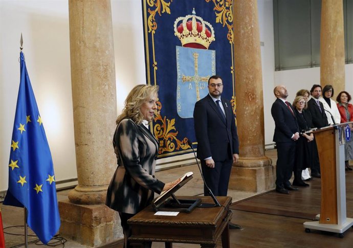 Adrián Barbón, en el centro