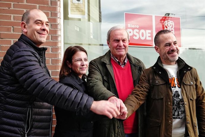 Luis Huerga, segundo por la derecha