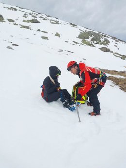 Evacuado en helicóptero un esquiador con luxación de hombro en Alto Campoo