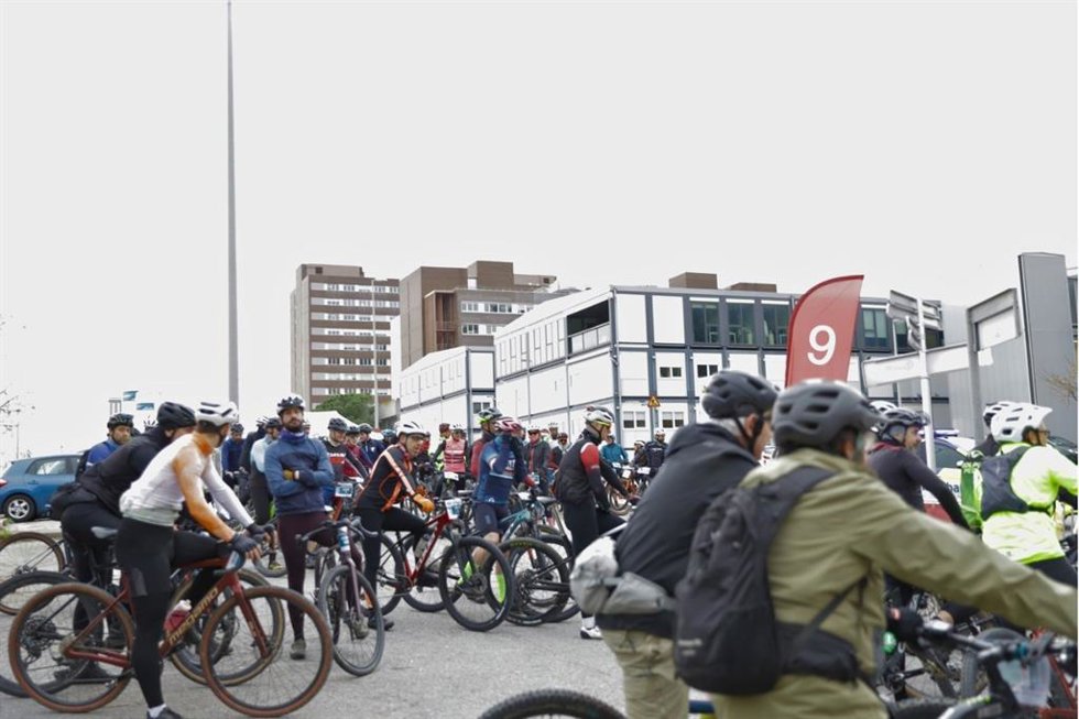 Más de un centenar de personas han participado en la primera edición de la Ruti Renal Bike, una pedaleada benéfica en Can Ruti
