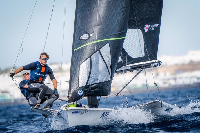 Archivo - Los barcos 49er, en plena Lanzarote International Regatta 2025.