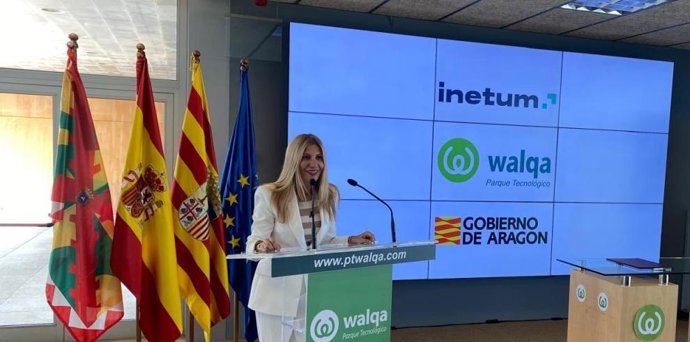 La vicepresidenta Mar Vaquero, durante la firma de un convenio con la firma Inetum en Walqa