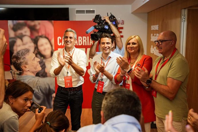 Archivo - Pablo Zuloaga y Pedro Casares en foto de archivo