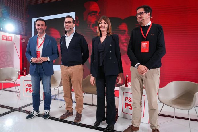 (I-D) El vicelehendakari, Mikel Torres; el ministro de Economía, Comercio y Empresa, Carlos Cuerpo; la eurodiputada del PSOE, Idoia Mendia y el ministro para la Transformación Digital y de la Función Pública, Óscar López