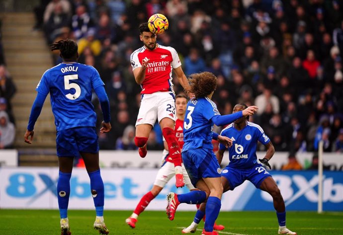 15 February 2025, United Kingdom, Leicester: Arsenal's Mikel Merino scores his side's first goal during the English Premier League soccer match between Leicester City and Arsenal at the King Power Stadium. Photo: Mike Egerton/PA Wire/dpa