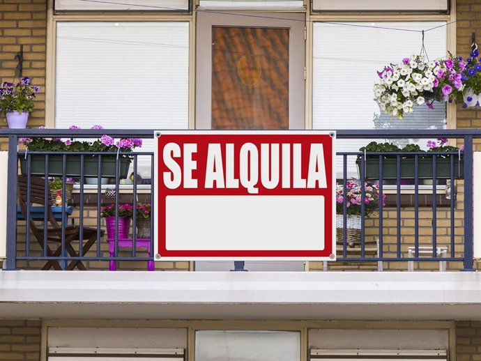 Piso con cartel de alquiler