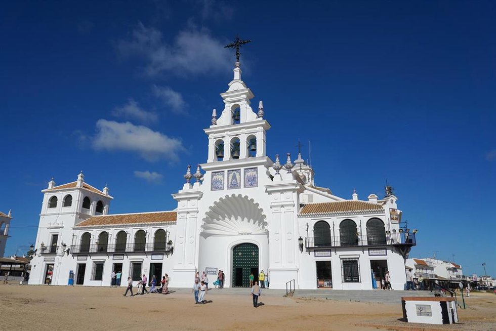 Archivo - Fachada de la Ermita del Rocío, en Almonte.