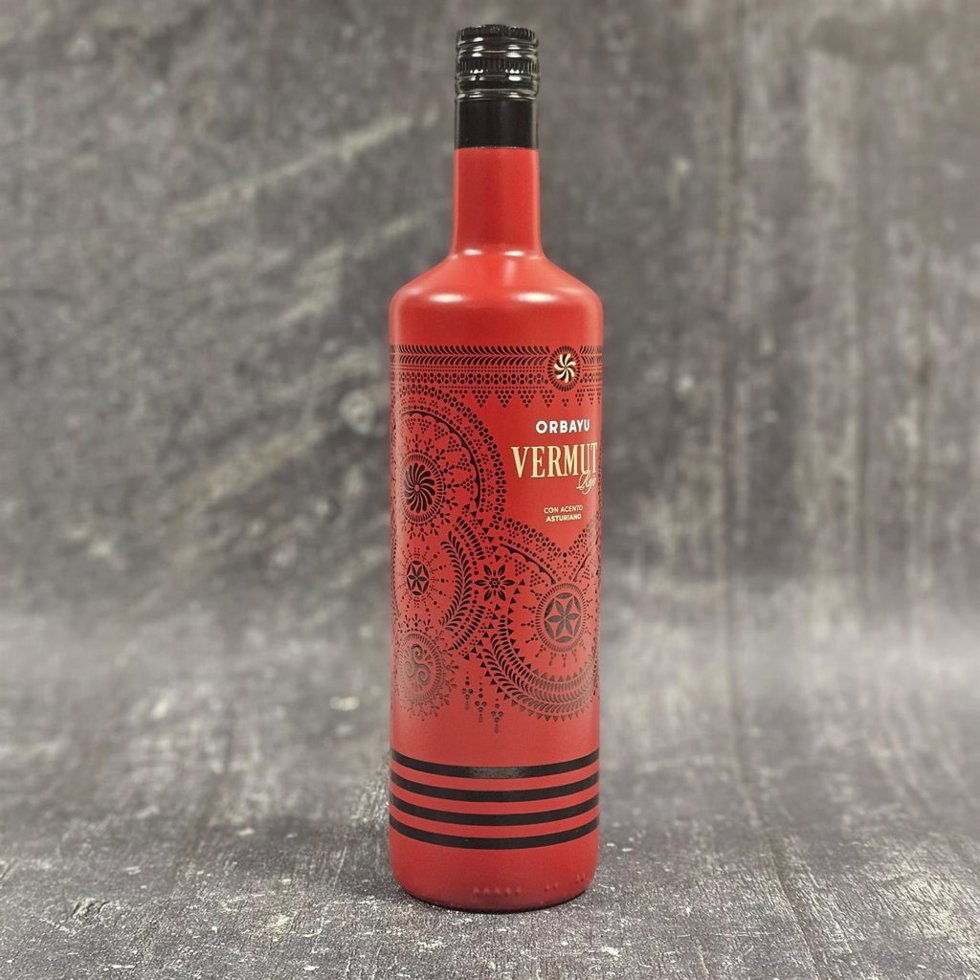 Botella de Orbayu Vermut Rojo