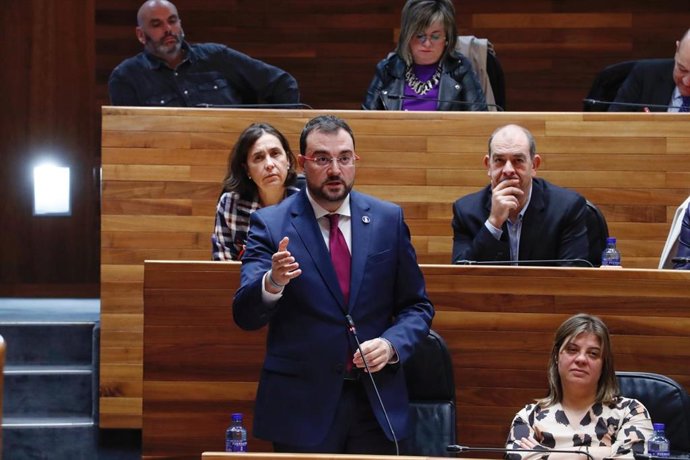 Archivo - Adrián Barbón