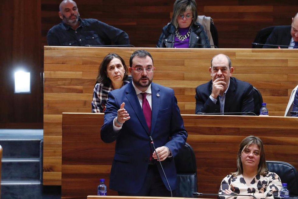 Archivo - Adrián Barbón