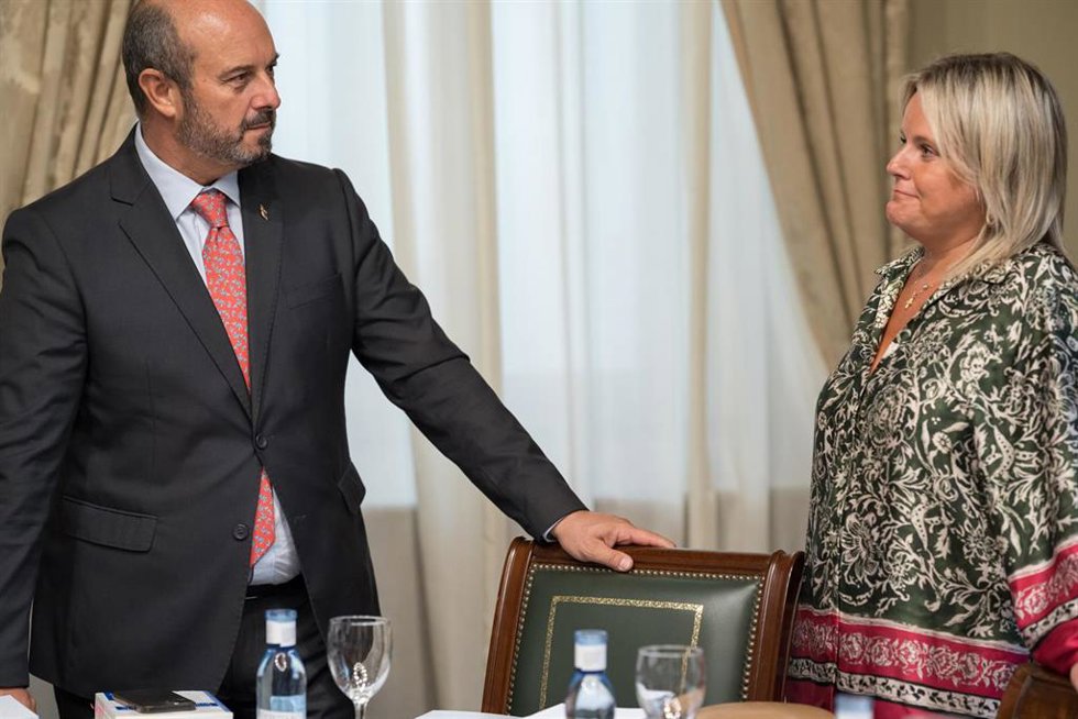 Archivo - El nuevo presidente en el Senado, Pedro Rollán, se reúne con la mesa de trabajo tras la Sesión Constitutiva, en el Senado, a 17 de agosto de 2023, en Madrid (España). El Congreso de los Diputados y el Senado surgidos de las elecciones generale