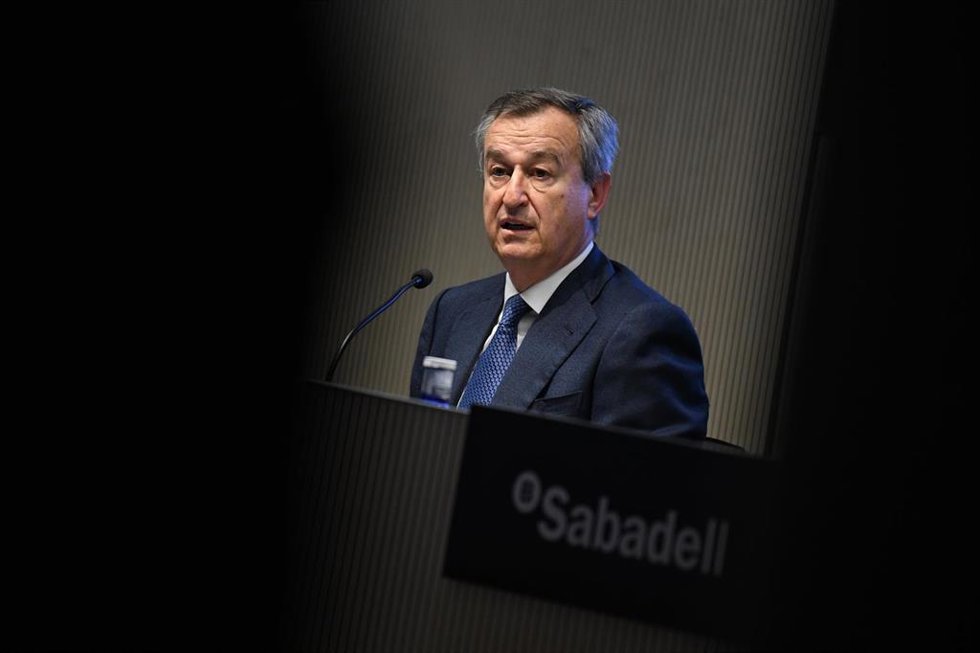 Archivo - El consejero delegado del Banco Sabadell, César González-Bueno, en la sede de banco Sabadell, a 26 de octubre de 2023, en Madrid